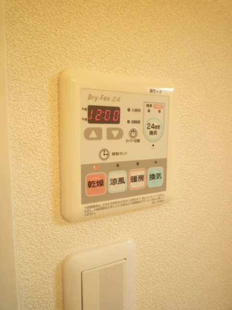 浴室換気乾燥機付き　　　※写真は101号室です（反転） クレドール三輪Ｗ棟