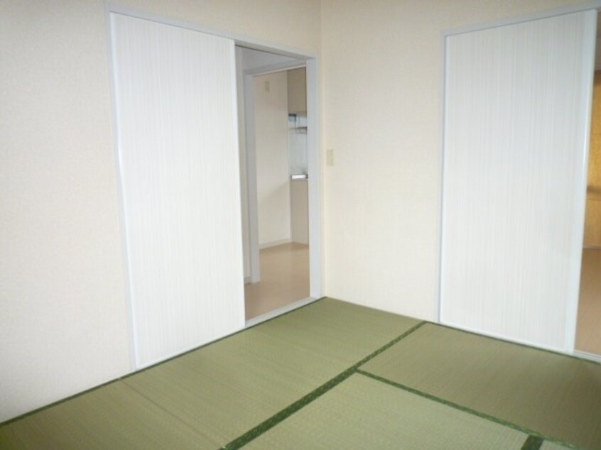 写真は102号室です。（参考） ディアス向日葵Ｂ棟