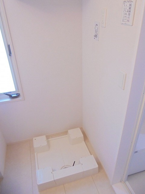 洗濯機置き場 写真は105号室です（参考） イーストレジデンス