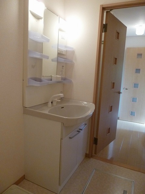 ※写真は202号室です。ご参考下さい。 シャルルアモリＡ棟