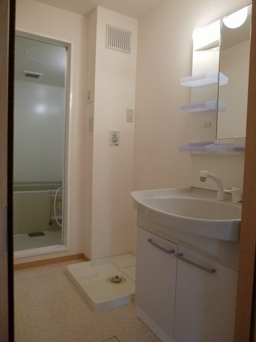 ※写真は202号室です。ご参考下さい。 シャルルアモリＡ棟