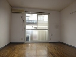 写真は別号室です。