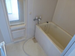 写真は別号室です。