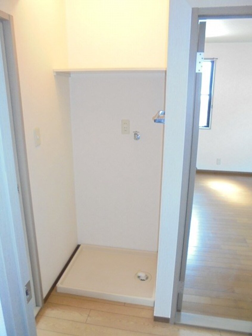 洗濯機置き場 写真は102号室です（参考） エスポワール小池A棟
