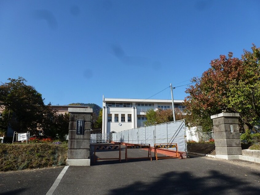 長野市立安茂里小学校(小学校)まで236m セジュール本堂Ａ