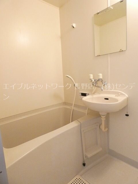 写真は101号室です（参考） 上野ハイツ