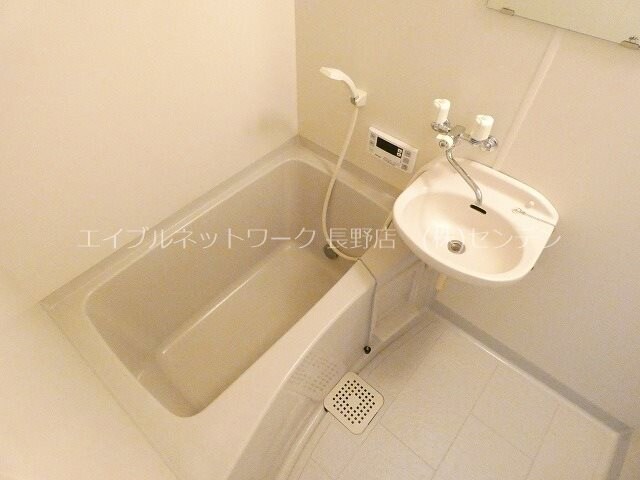 写真は101号室です（参考） 上野ハイツ