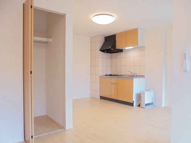 写真は101号室です（参考） ウイング・コート