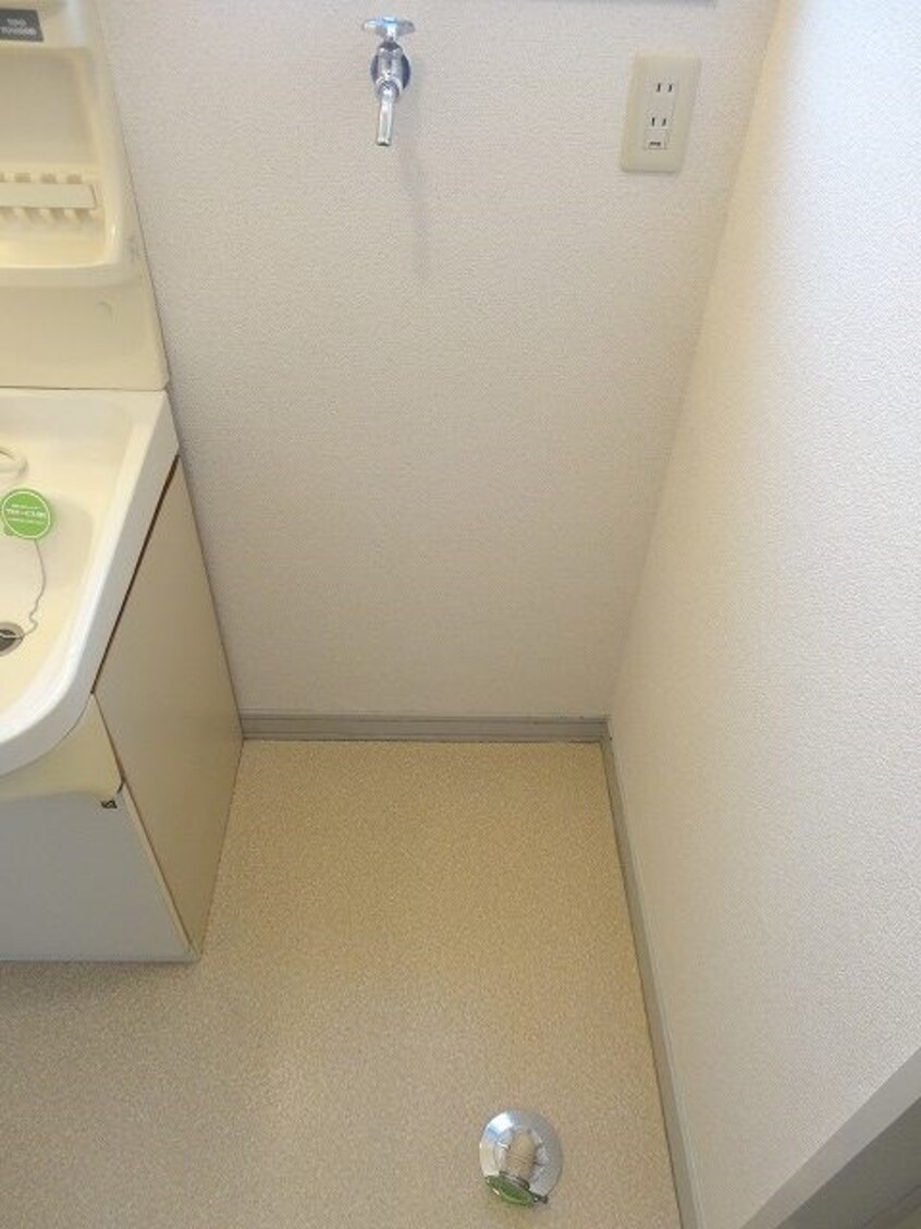 洗濯機置き場　写真は101号室です ウイングコーポラス
