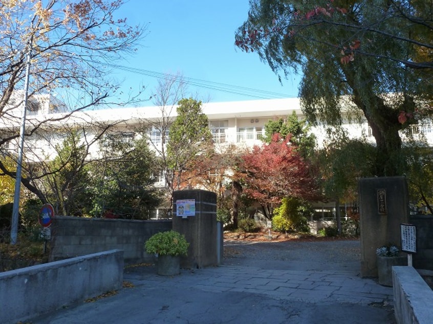 長野市立鍋屋田小学校(小学校)まで909m GRAND　CITY居町