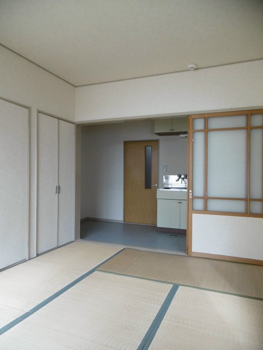 ※写真は別号室です（参考） ハウス深山