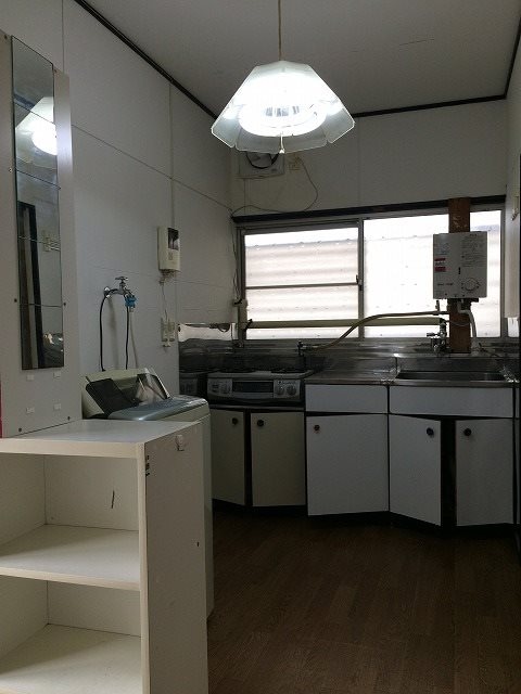 写真は201号室です（参考） コーポラスマツシタ