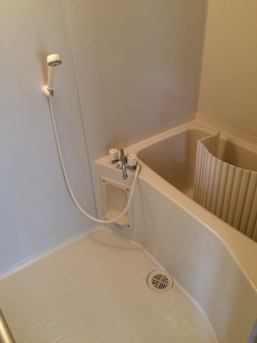 写真は201号室です（参考） コーポラスマツシタ