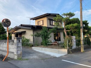 三輪２階建貸家