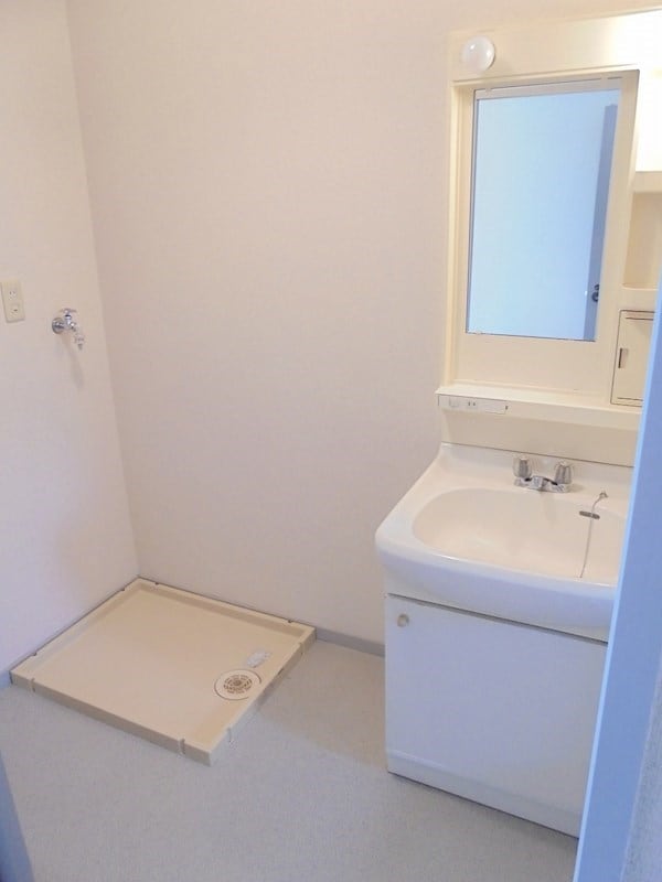 写真は202号室です。（参考） ウインディア村田