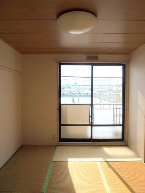 写真は202号室です。（参考） ウインディア村田