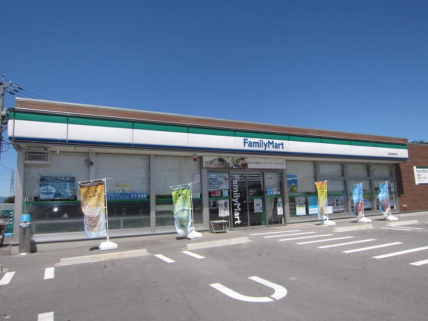 ﾌｧﾐﾘｰﾏｰﾄ 飯田松尾新井店(コンビニ)まで360m スターテラスグローリア