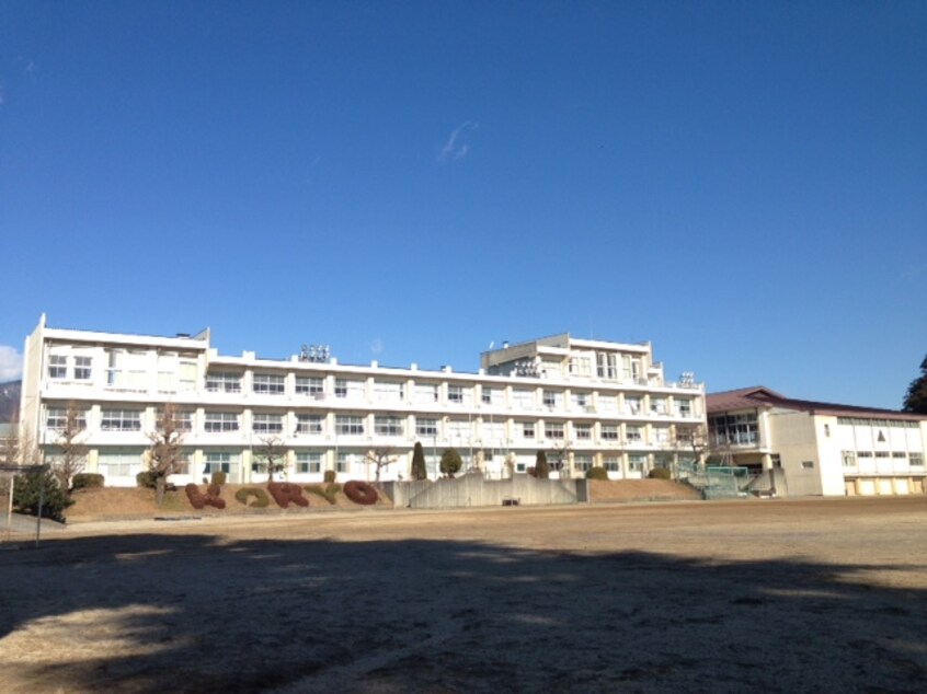 飯田市立高陵中学校(中学校/中等教育学校)まで1830m エステートマンションセンタープラザ1番館