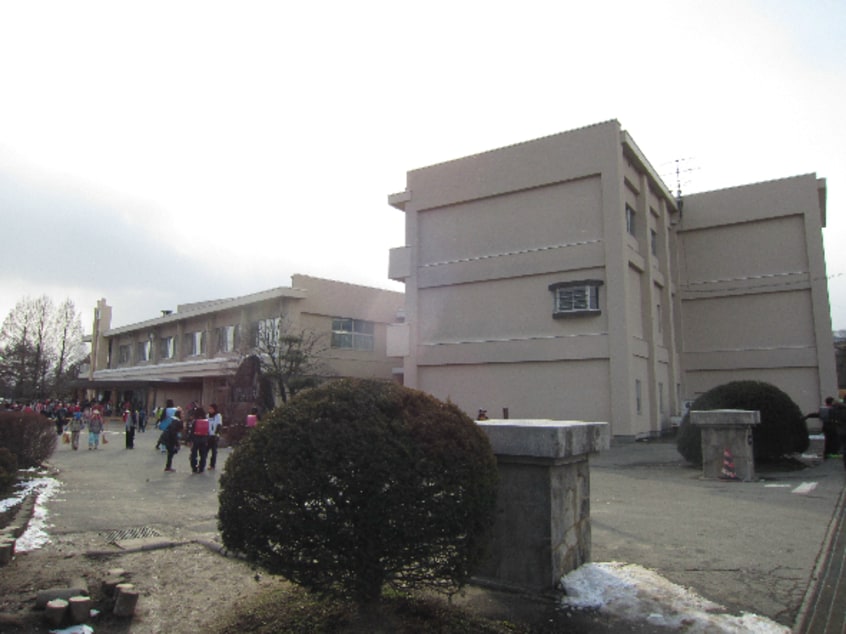 高森町立高森南小学校(小学校)まで2299m メイゾンドゥあやね