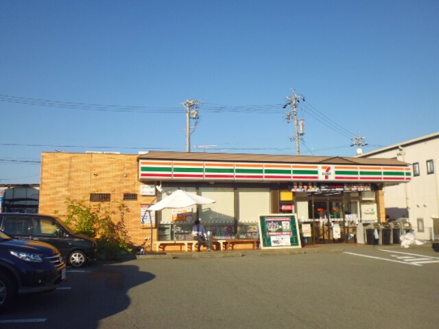 ｾﾌﾞﾝｲﾚﾌﾞﾝ 飯田市立病院前店(コンビニ)まで890m シャーメゾンシロタＢ