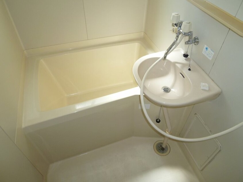  レジデンス亜美江