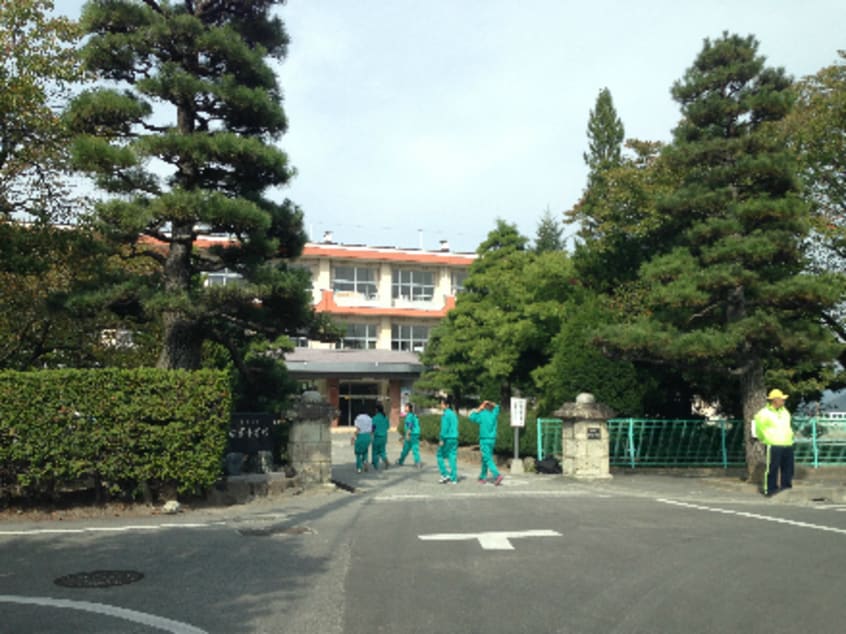 飯田市立松尾小学校(小学校)まで938m レジデンス亜美江