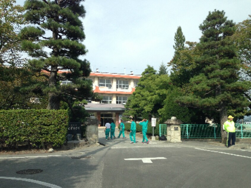 飯田市立松尾小学校(小学校)まで1647m シャーメゾンシロタA