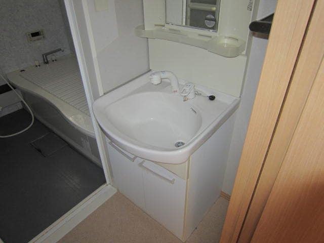  リビングタウン砂払A