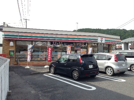 ｾﾌﾞﾝｲﾚﾌﾞﾝ 飯田松尾代田店(コンビニ)まで629m かみや荘