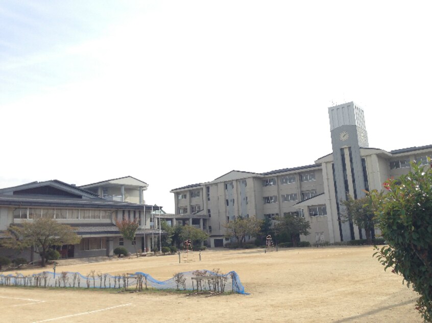 飯田市立緑ｹ丘中学校(中学校/中等教育学校)まで1284m 大平アパート