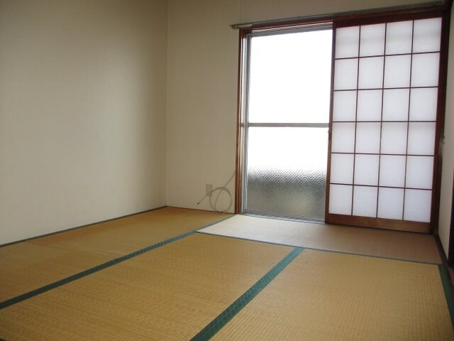 洋間になる ひらのやハイツ