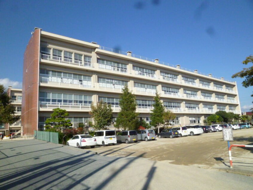 飯田市立丸山小学校(小学校)まで416m ひらのやハイツ