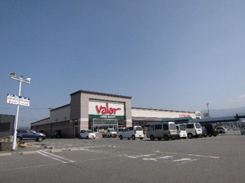 ﾊﾞﾛｰ飯田店(スーパー)まで221m 稲井住宅Ｂ