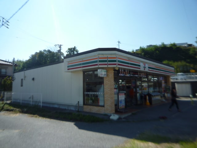 ｾﾌﾞﾝｲﾚﾌﾞﾝ 飯田鼎下山店(コンビニ)まで761m 常盤台モダン住宅