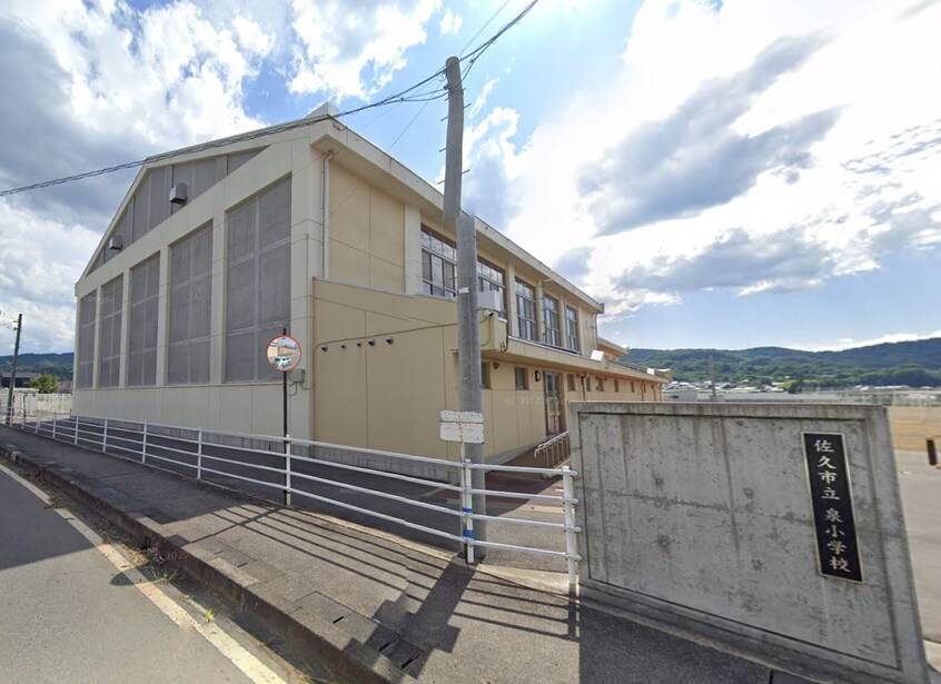 泉小学校(小学校)まで245m ウィン・プランタン