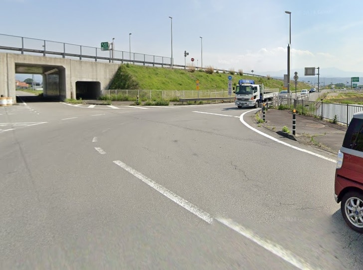 中部横断道　佐久中佐都ICまで2485m シャンブル・ドットＭ