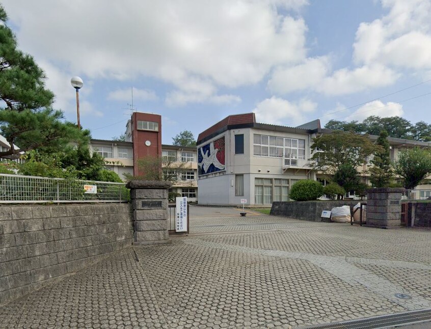 高瀬小学校(小学校)まで780m マウンド・フィールド