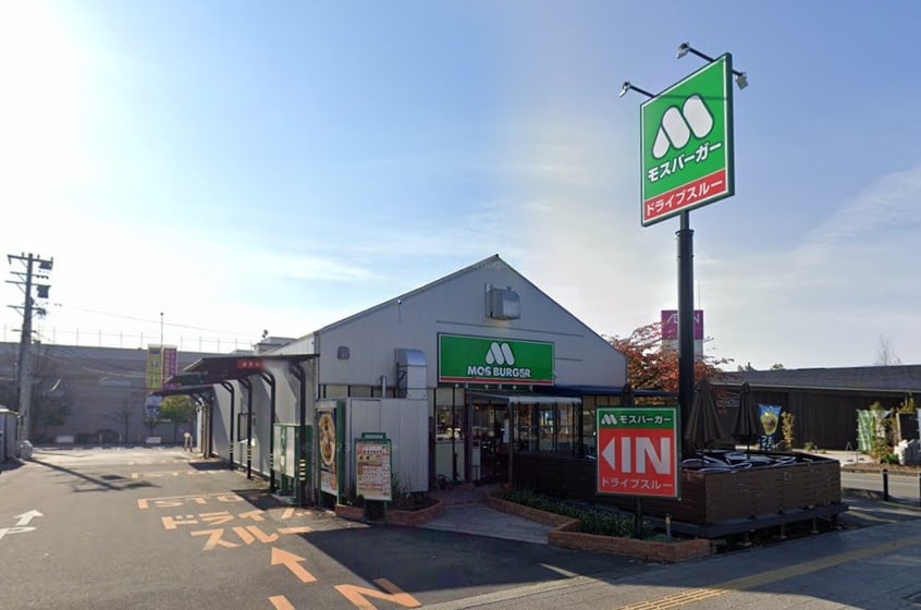 ﾓｽﾊﾞｰｶﾞｰ佐久平駅前店(その他飲食（ファミレスなど）)まで467m Royal・Grace佐久平