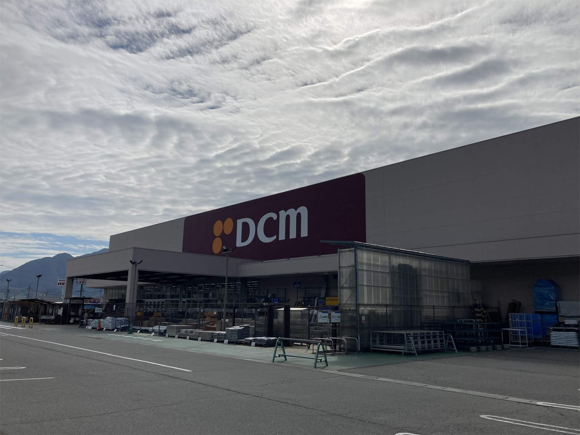 DCM 千曲店(電気量販店/ホームセンター)まで1046m プラシードカーサ