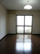 8帖の洋室！家具はどう置きますか？ コーポ御幣川