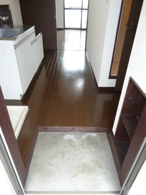 玄関にはしっかり下駄箱あります！ コーポ御幣川