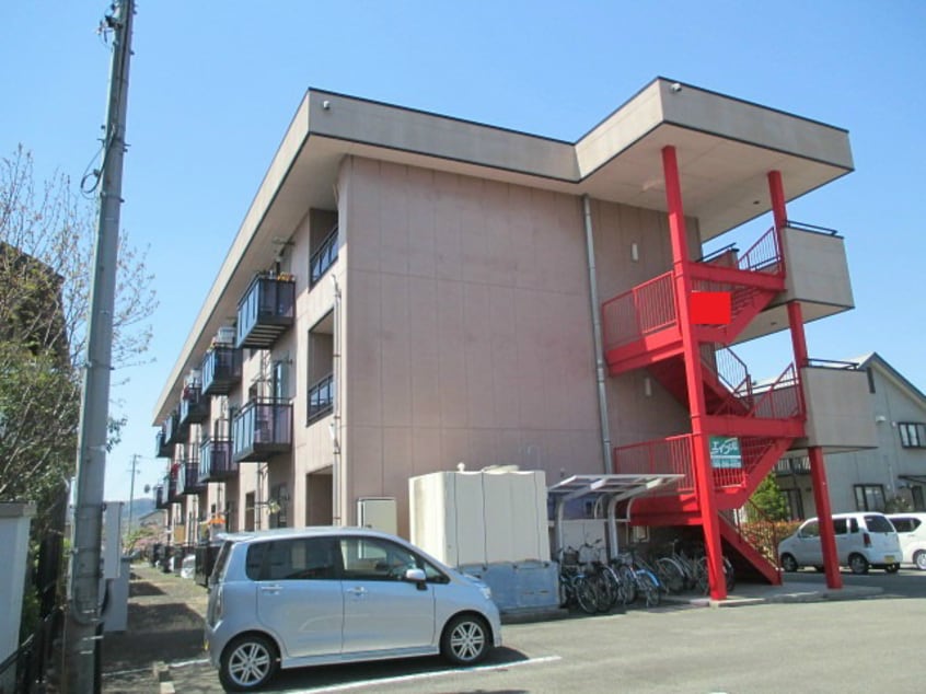  アパートメント石塔