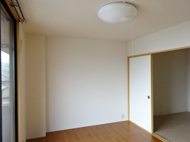  アパートメント石塔