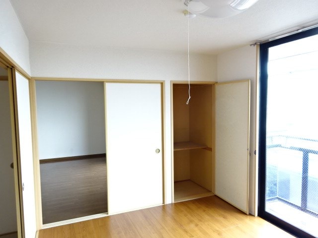  アパートメント石塔