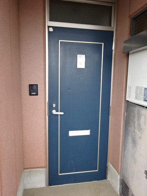  アパートメント石塔