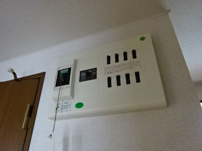  アパートメント石塔