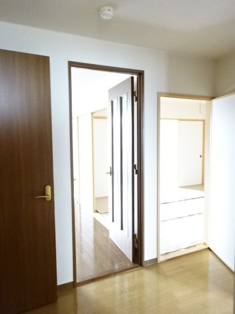  アパートメント石塔