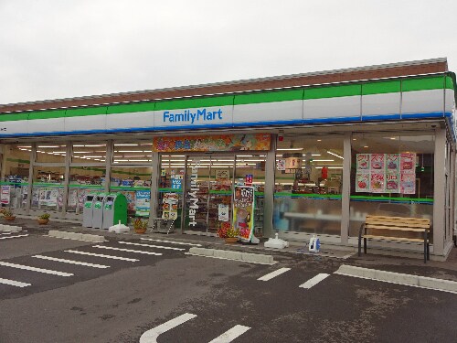 ﾌｧﾐﾘｰﾏｰﾄ 長野松代店(コンビニ)まで706m ハイツみやす