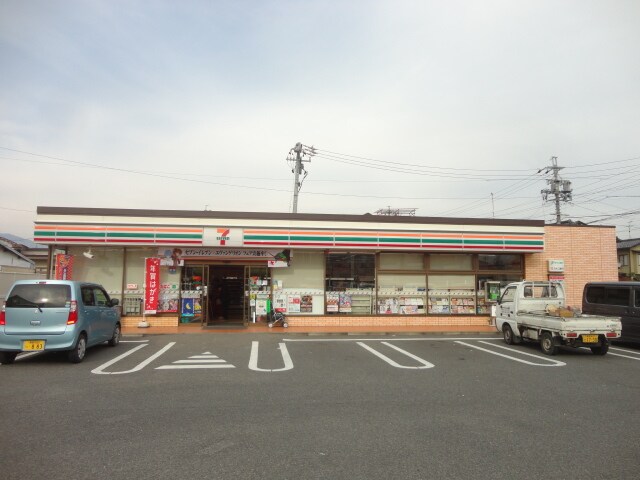 ｾﾌﾞﾝｲﾚﾌﾞﾝ 篠ﾉ井布施高田店(コンビニ)まで242m サンパレス篠ノ井