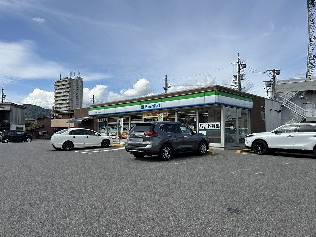 ファミリーマート 長野篠ノ井布施高田店(コンビニ)まで78m サンパレス篠ノ井